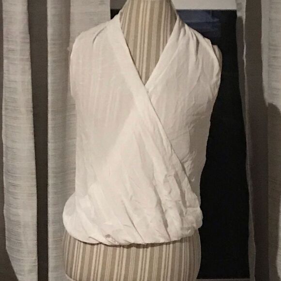 Antonio Melani size small crepe sleeveless top like new see pic - Picture 2 of 2